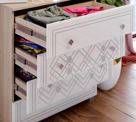 Комод Амели Дуб Сонома Светлый/Белый Глянец (Ш-800 х В-882 х Г-453 мм)